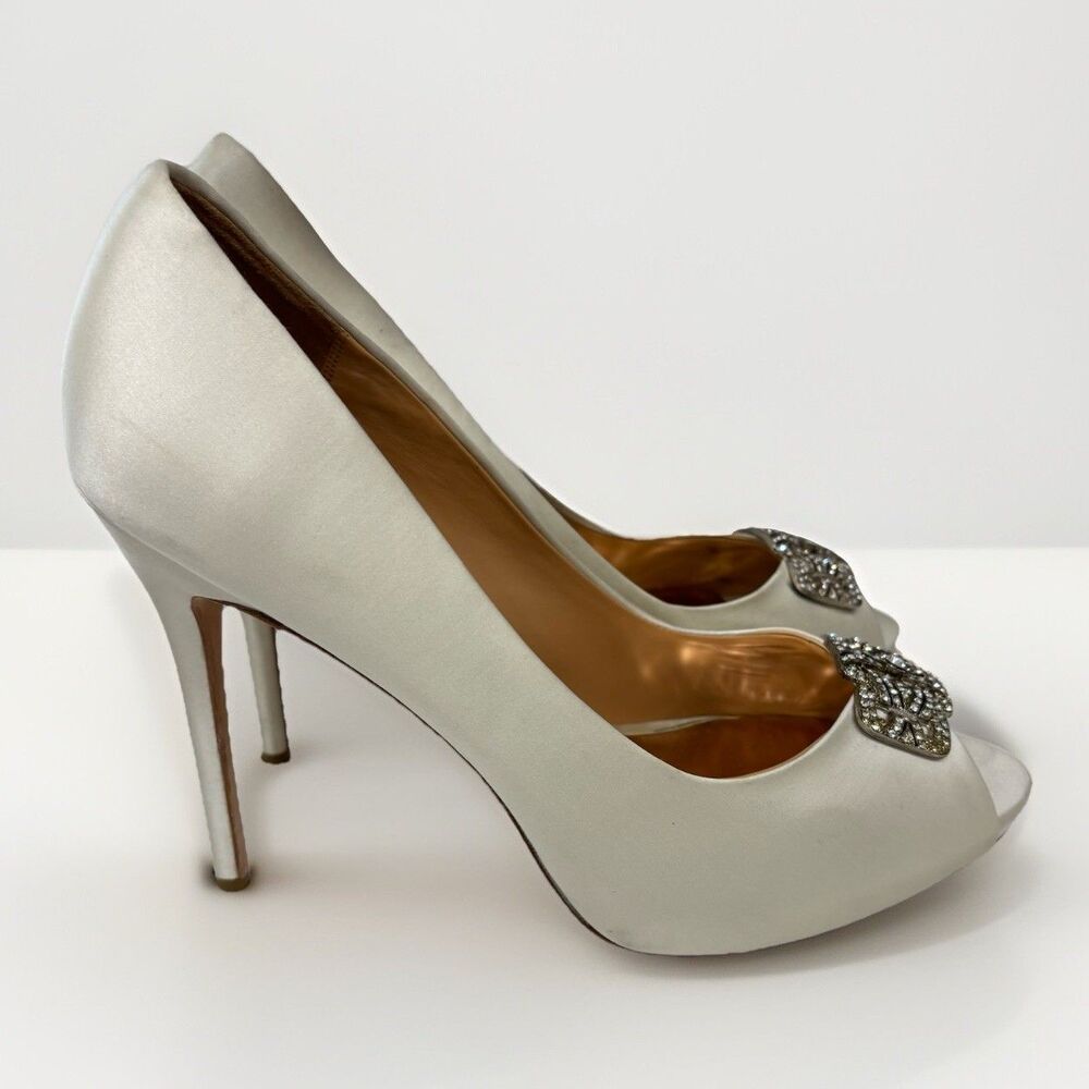 Badgley Mischka Heels Womens Size 10 Ivory Satin Peep Toe Pump Brooch Formal